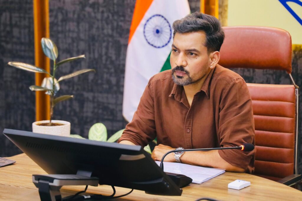 प्रशासन-के-प्रयासों-से-112-ड्रॉपआउट-छात्राओं-को-स्कूल.jpg