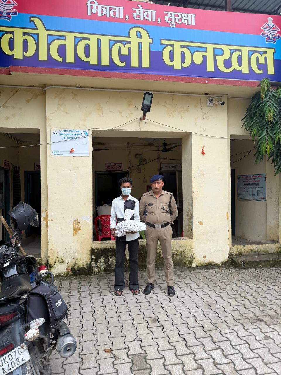 प्रहार-के-अन्तर्गत-पुलिस-टीम-ने-01-शराब-तस्कर.jpeg
