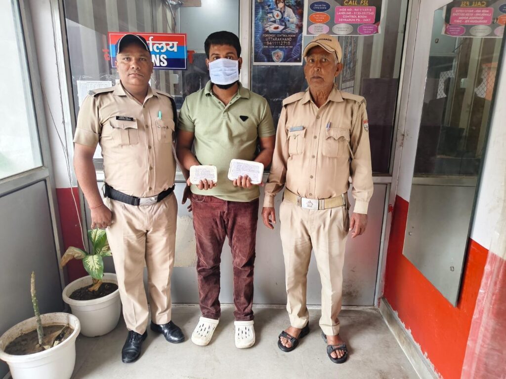 प्रहारअभियानके-तहत-नशा-बेचने-वालों-पर-लगातार-प्रहार.jpg
