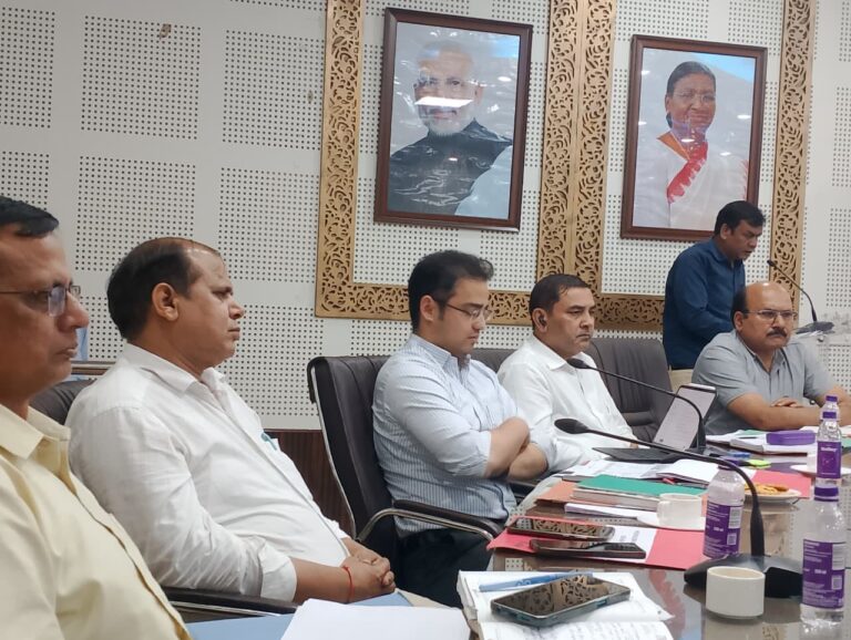 भवन-सभागार-में-राष्ट्रीय-बाल-स्वास्थ्य-कार्यक्रम-की-समीक्षा.jpeg