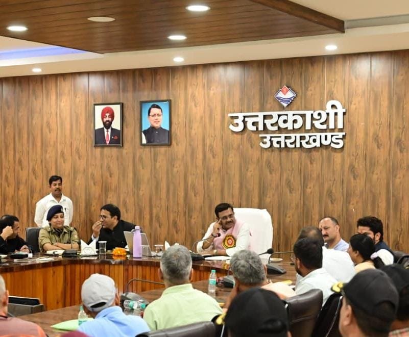 मुख्य सचिव ने कलेक्ट्रेट सभागार में की जिलास्तरीय समीक्षा बैठक, ‘योजना दीदी’ ई-पुस्तक का किया विमोचन 2 सचिव ने कलेक्ट्रेट सभागार में की जिलास्तरीय समीक्षा बैठक