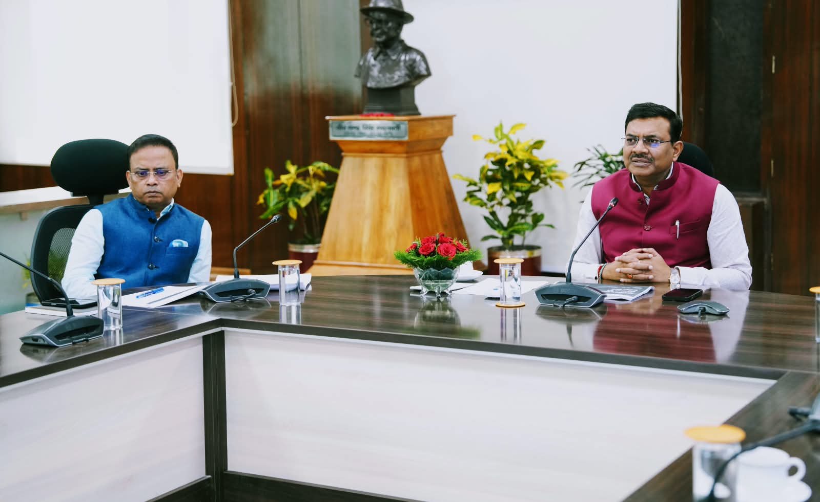 मुख्य सचिव ने की मुख्यमंत्री घोषणाओं की प्रगति की समीक्षा 2 सचिव ने की मुख्यमंत्री घोषणाओं की प्रगति की समीक्षा