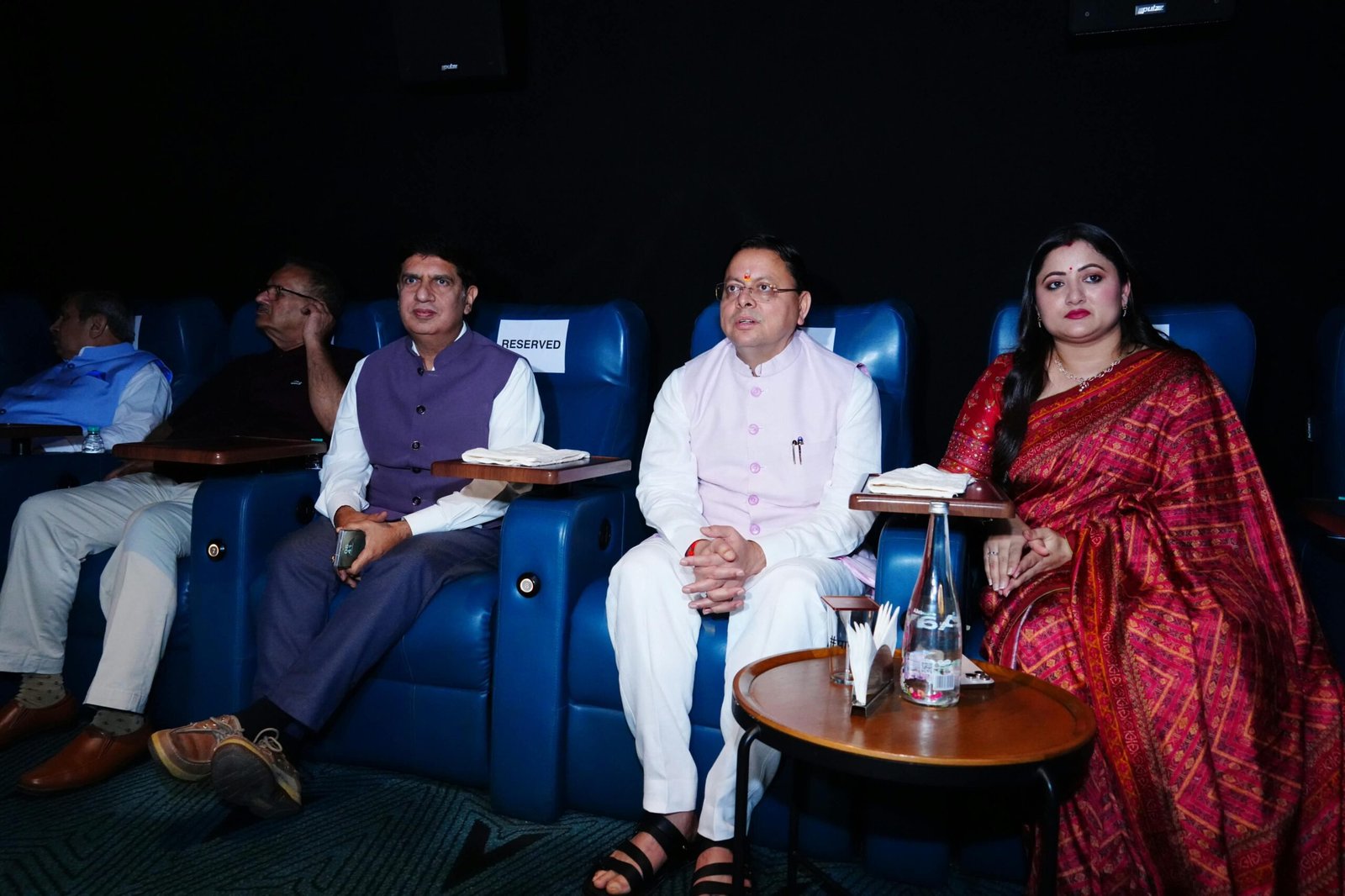 मुख्यमंत्री धामी ने देखी आध्यात्मिक फिल्म ‘हनुमान अंश’, नीम करौली बाबा की भक्ति और सेवा भावना से हुए अभिभूत 2 धामी ने देखी आध्यात्मिक फिल्म ‘हनुमान अंश नीम करौली