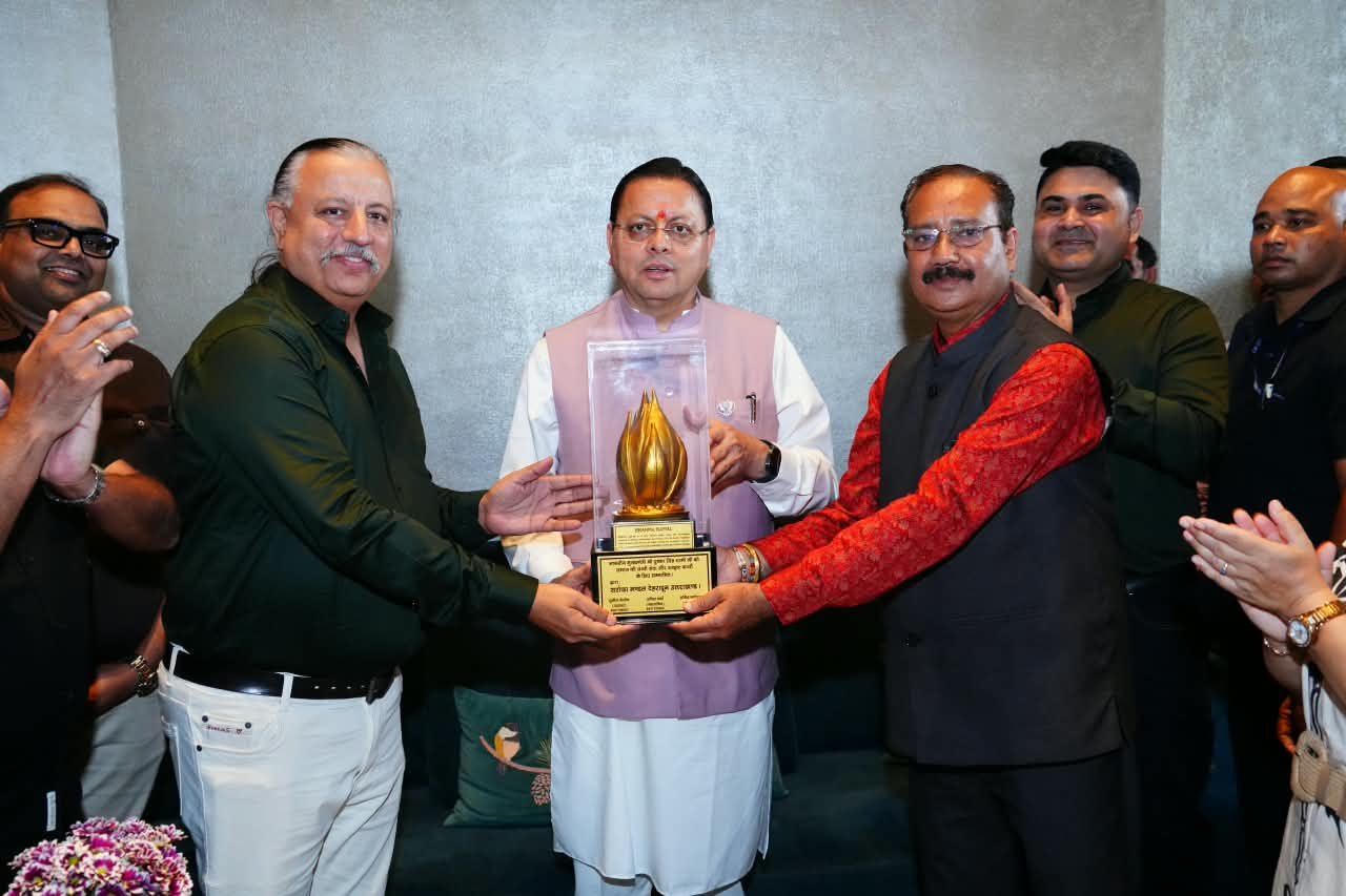 धामी ने देहरादून में सर्राफ मंडल की भव्य एग्जीबिशन