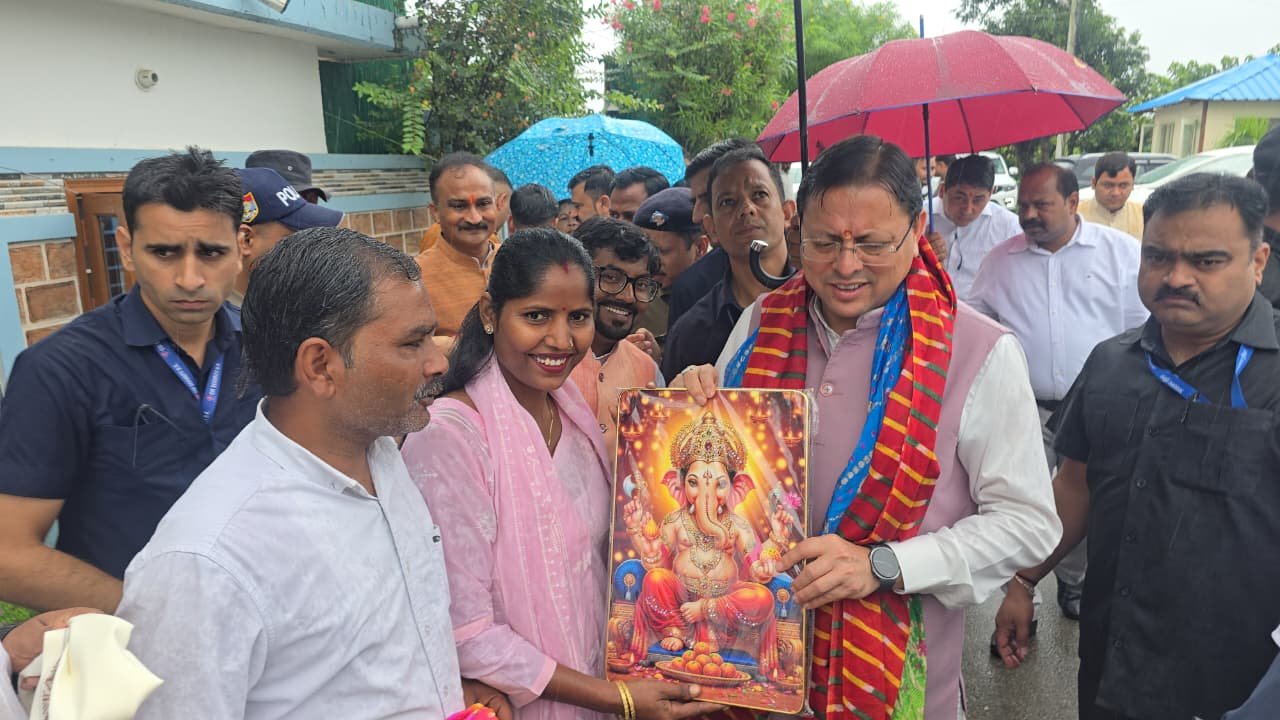 ने लोहियाहैड हैलीपैड एवं अपने निजी आवास में सुनींजनसमस्याएं