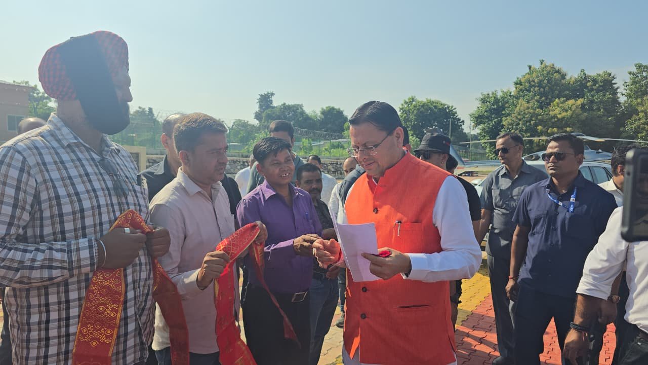 ने सुनीं जनसमस्याएं अधिकारियों को दिए त्वरित समाधान के