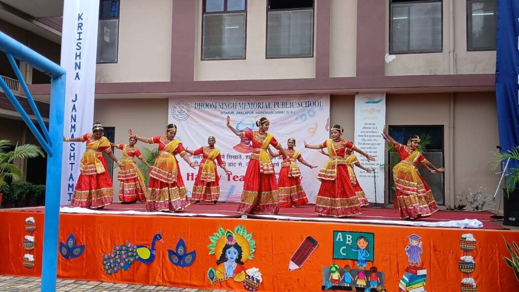 में-गूंजा-‘कृष्णं-वन्दे-जगद्गुरुम-जन्माष्टमी-संग-शिक्षकों-को.jpg