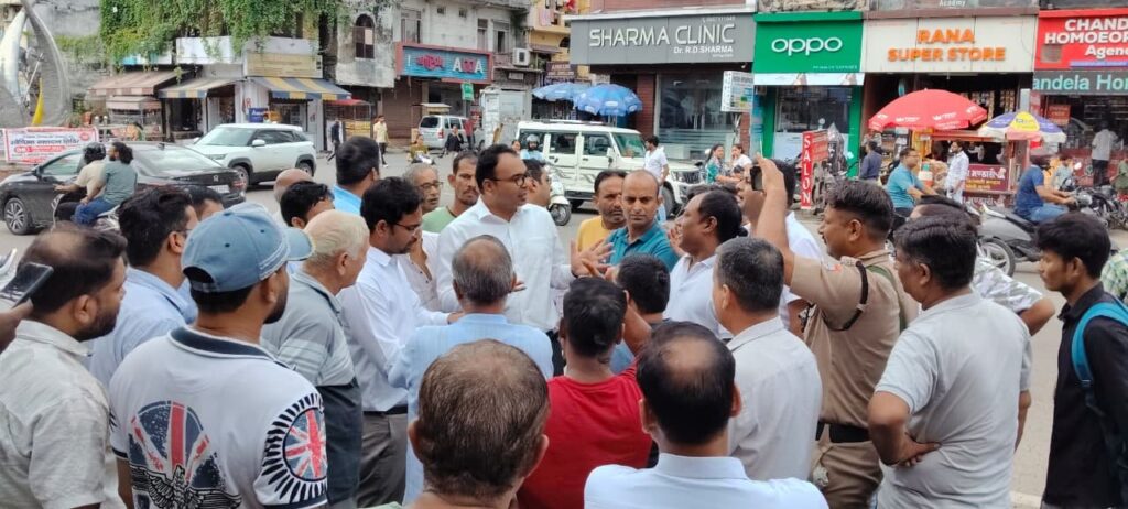 मेला-की-विकास-योजनाओं-को-लेकर-स्थानीय-व्यापारियों-की.jpeg