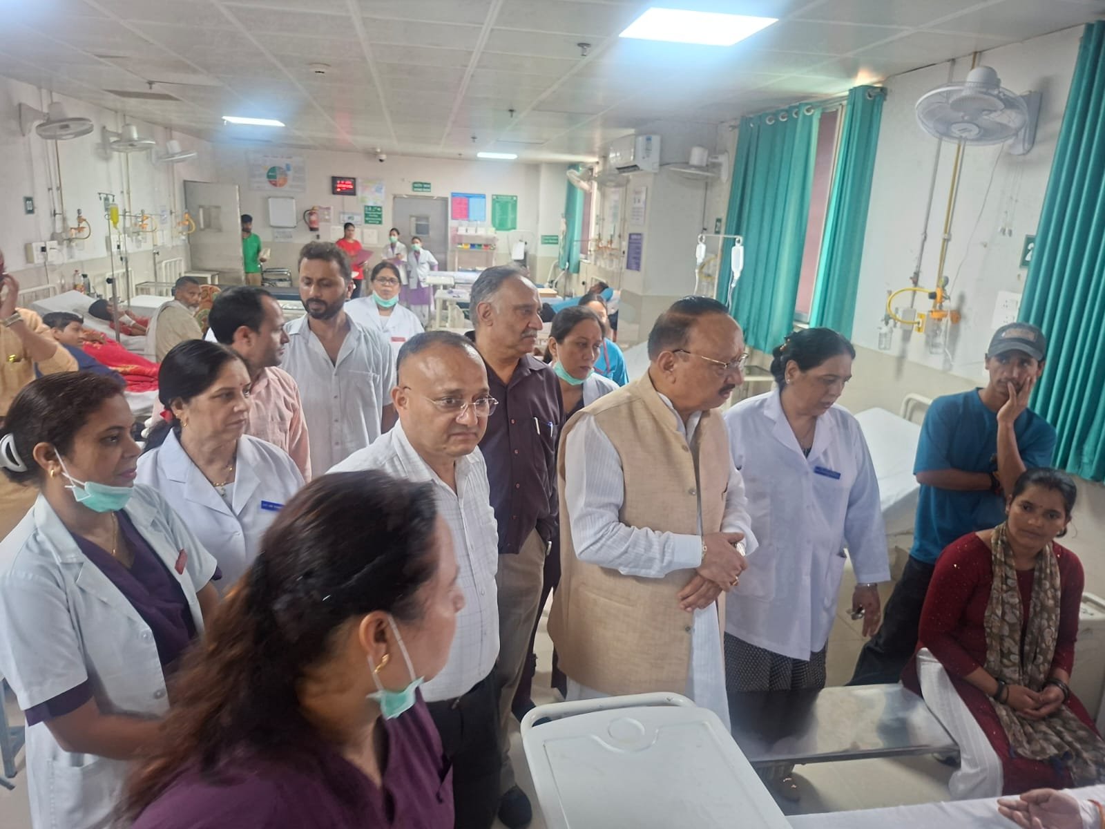 उत्तराखण्ड सरकार द्वारा जिला चिकित्सालय कोरोनेशन देहरादून का निरीक्षण