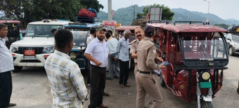 रिक्शा-एवं-तिपहिया-वाहनों-के-विरुद्ध-विशेष-अभियान179-वाहनों-के.jpeg