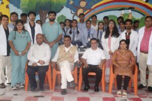 रेडक्रास-के-तत्वाधान-में-चिकित्सा-शिविर-में-857-छात्र-छात्राओं.jpg