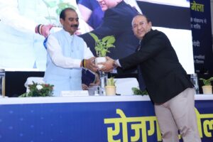 रोजगार-मेले-में-249-अभ्यर्थियों-को-नियुक्ति-पत्र-वितरित.jpg