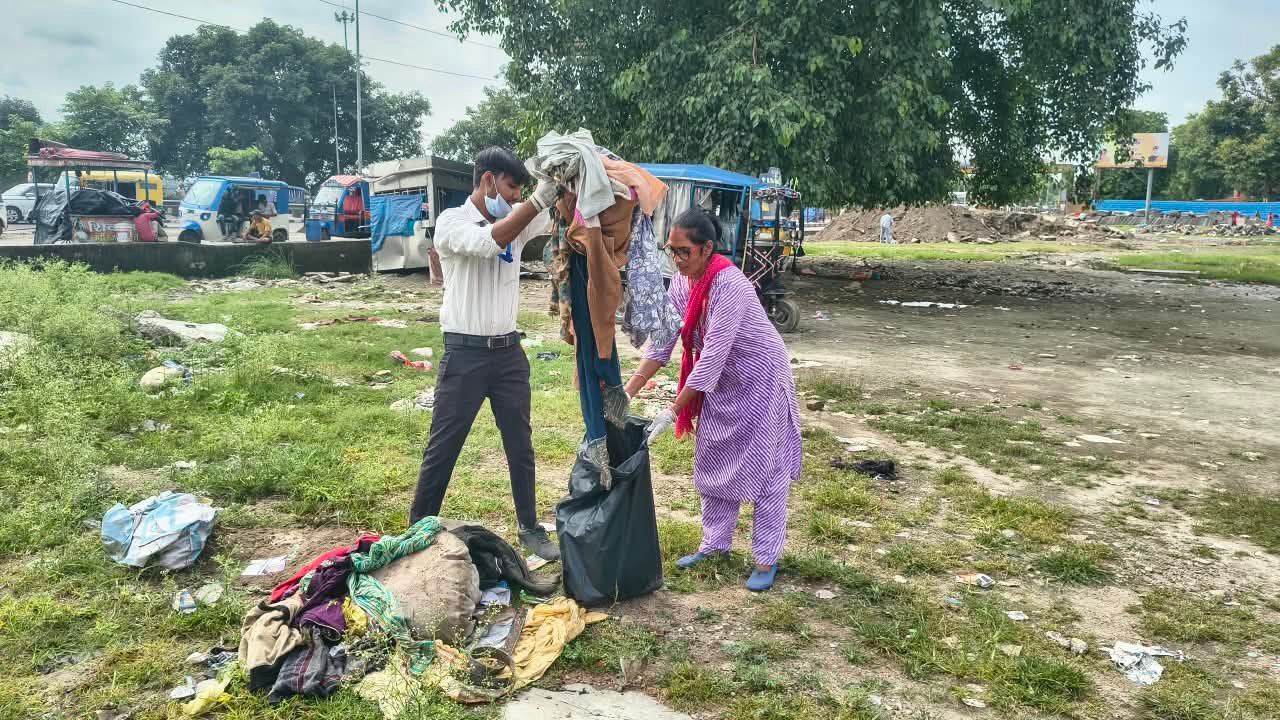 बेलवाल के रावण मैदान में चला स्वच्छता अभियान 45