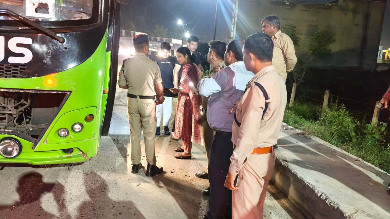 लक्जरी एवं स्लीपर बसों के विरुद्ध विशेष चेकिंग अभियान जारी—22 बसों सहित कुल 164 वाहनों के चालान, पांच बसों की फिटनेस निरस्त 2 एवं स्लीपर बसों के विरुद्ध विशेष चेकिंग अभियान जारी—22