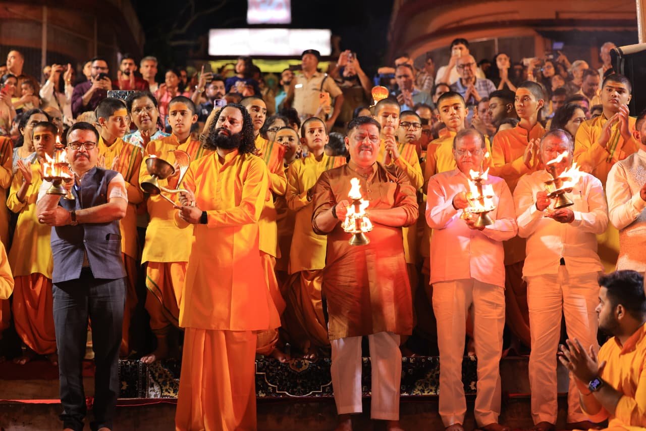 विभाग-संबंधित संसदीय स्थायी समिति के माननीय अध्यक्ष एवं सदस्यों का परमार्थ निकेतन में गरिमामय आगमन 3 संबंधित संसदीय स्थायी समिति के माननीय अध्यक्ष एवं सदस्यों का