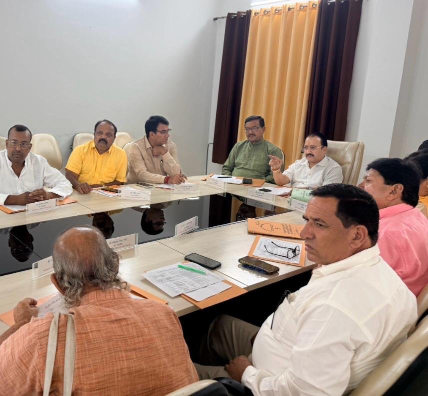 शिकायती प्रकरणों पर आयोग अध्यक्ष संजय नेगी ने की सुनवाई 2 प्रकरणों पर आयोग अध्यक्ष संजय नेगी ने की सुनवाई