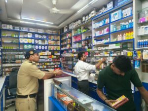 शिवपुरी-में-औषधि-विभाग-एवं-पुलिस-की-संयुक्त-छापेमारी-04.jpeg