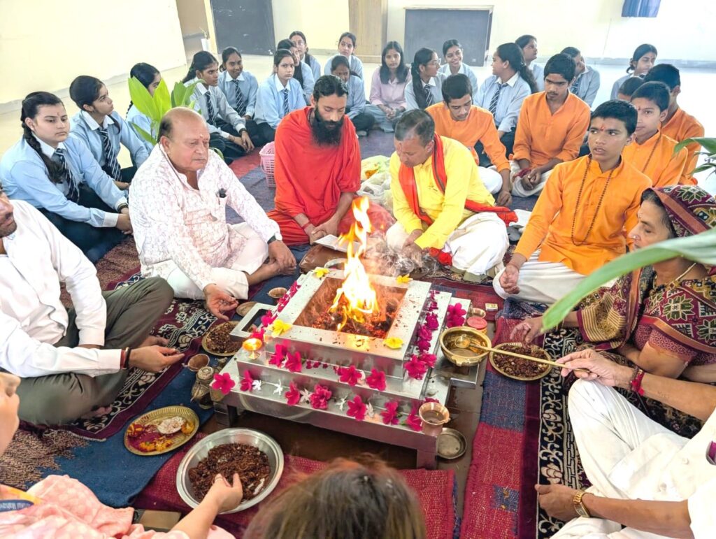 संस्थान-18वां-स्थापना-दिवस-हवन-पूजन-के-साथ-सत्र.jpg