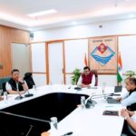 सचिव-की-अध्यक्षता-में-जिलाधिकारियों-के-साथ-वीडियो-कॉन्फ्रेंसिंग.jpeg