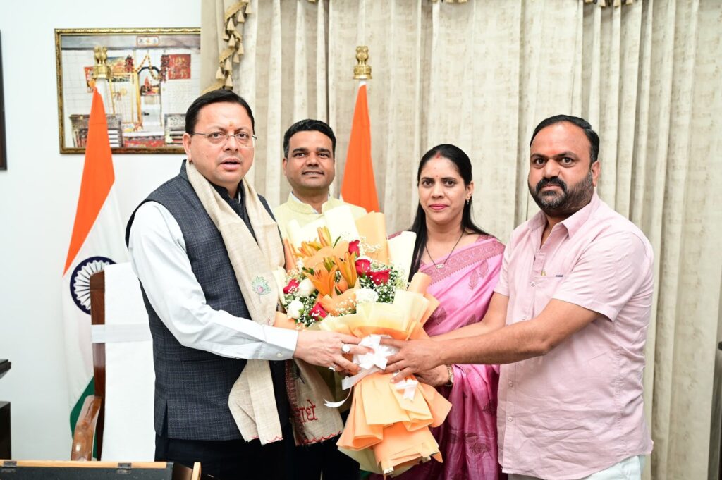 सहकारी-बैंक-के-नवनिर्वाचित-पदाधिकारियों-ने-मुख्यमंत्री-श्री-पुष्कर.jpg