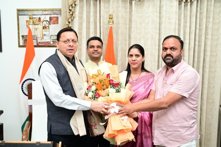 सहकारी-बैंक-के-नवनिर्वाचित-पदाधिकारियों-ने-मुख्यमंत्री-श्री-पुष्कर.jpg