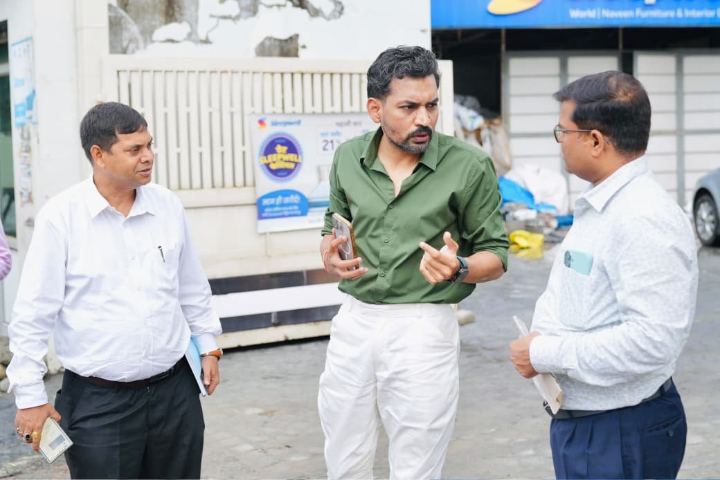 सीएम हेल्पलाइन की फोर्स क्लोज शिकायत की डीएम ने मौके पर पहुंचकर जांची हकीकत 2 हेल्पलाइन की फोर्स क्लोज शिकायत की डीएम ने मौके