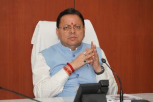 से-लौटते-ही-सीधे-राज्य-आपातकालीन-परिचालन-केंद्र-पहुंचे.jpg
