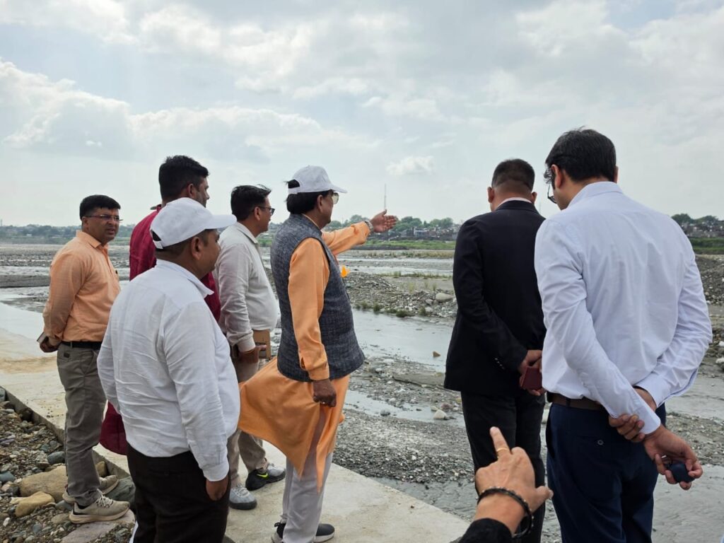 स्पोर्ट्स-कॉम्प्लेक्स-के-सुरक्षा-कार्यों-का-सांसद-अजय-भट्ट.jpeg