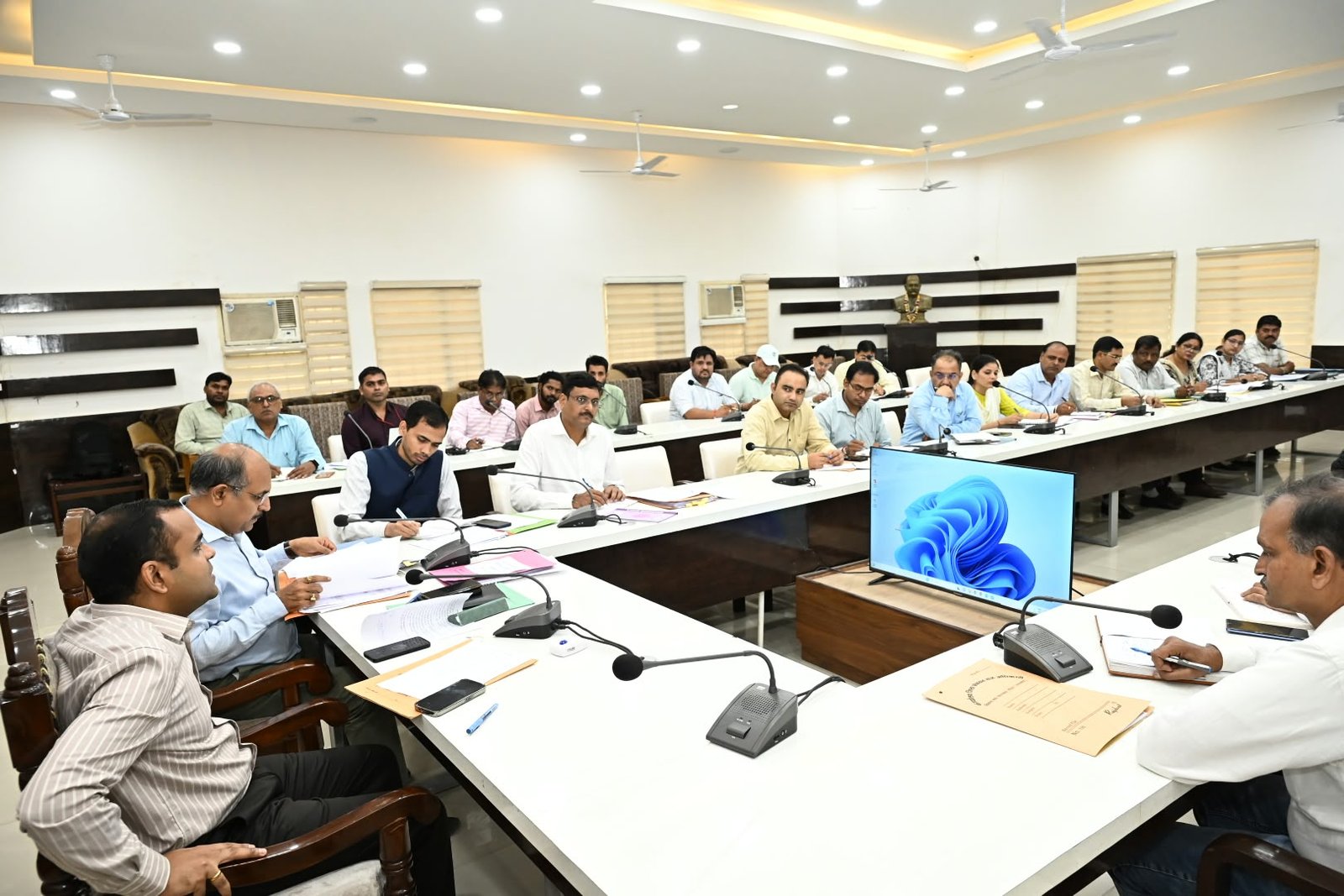 व्यवस्था को और अधिक प्रभावी बनाने के निर्देश घर घर