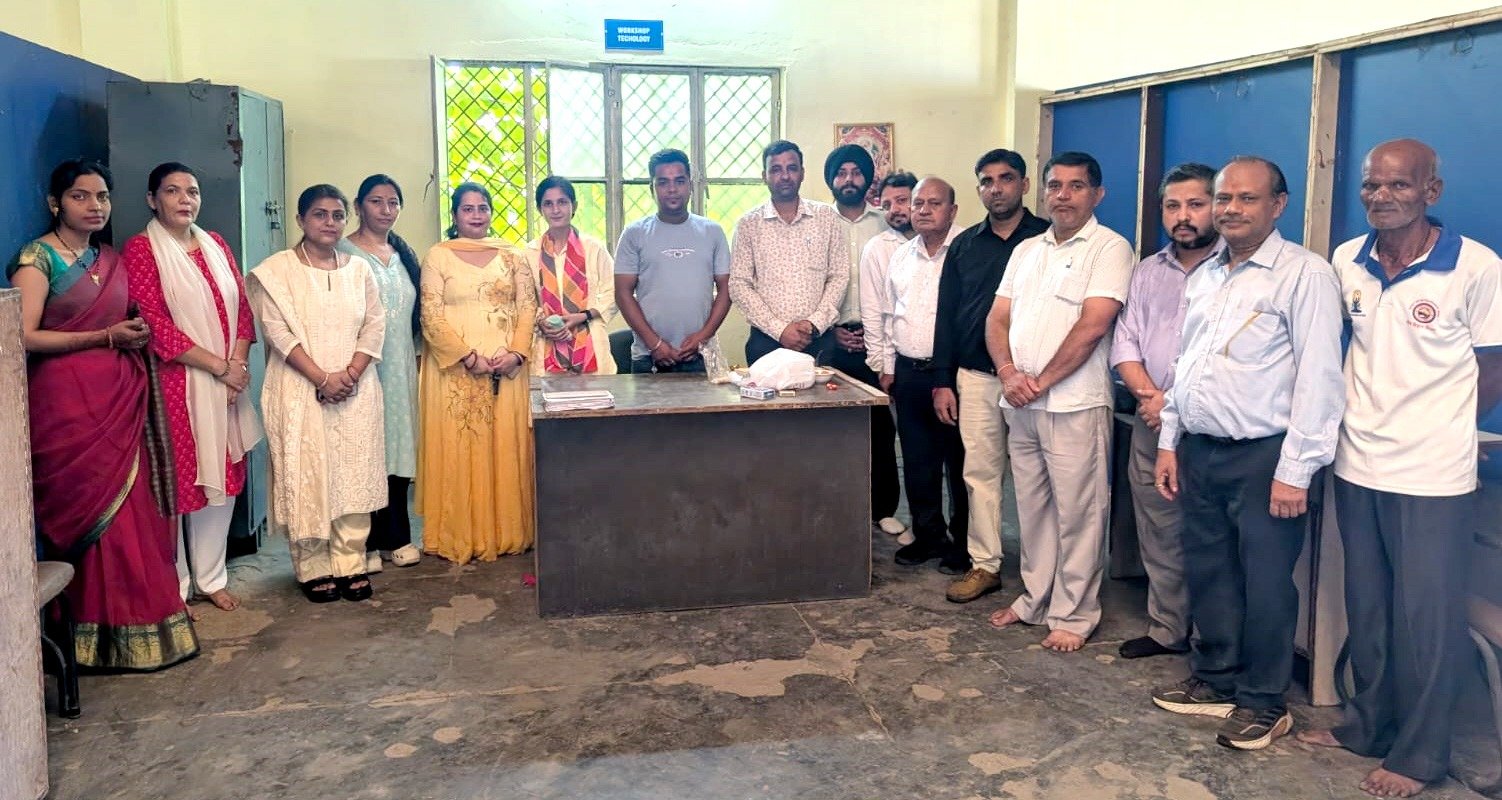 स्वामी दर्शनानन्द इंस्टिट्यूट (SDIMT) में मनाई गई विश्वकर्मा जयंती, विधि-विधान से हुई पूजा 2 दर्शनानन्द इंस्टिट्यूट SDIMT में मनाई गई विश्वकर्मा जयंती विधि विधान