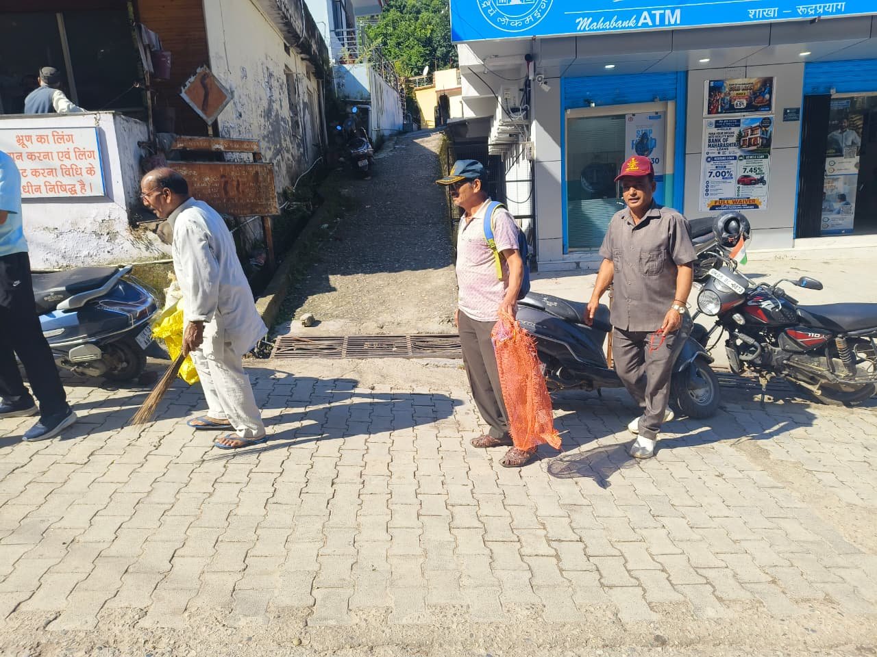 उपजिलाधिकारी ऊखीमठ के नेतृत्व में थुम्बी हेलीपैड जामू का संयुक्त टीम ने किया निरीक्षण 3 1790870615 259 उपजिलाधिकारी ऊखीमठ के नेतृत्व में थुम्बी हेलीपैड जामू का संयुक्त
