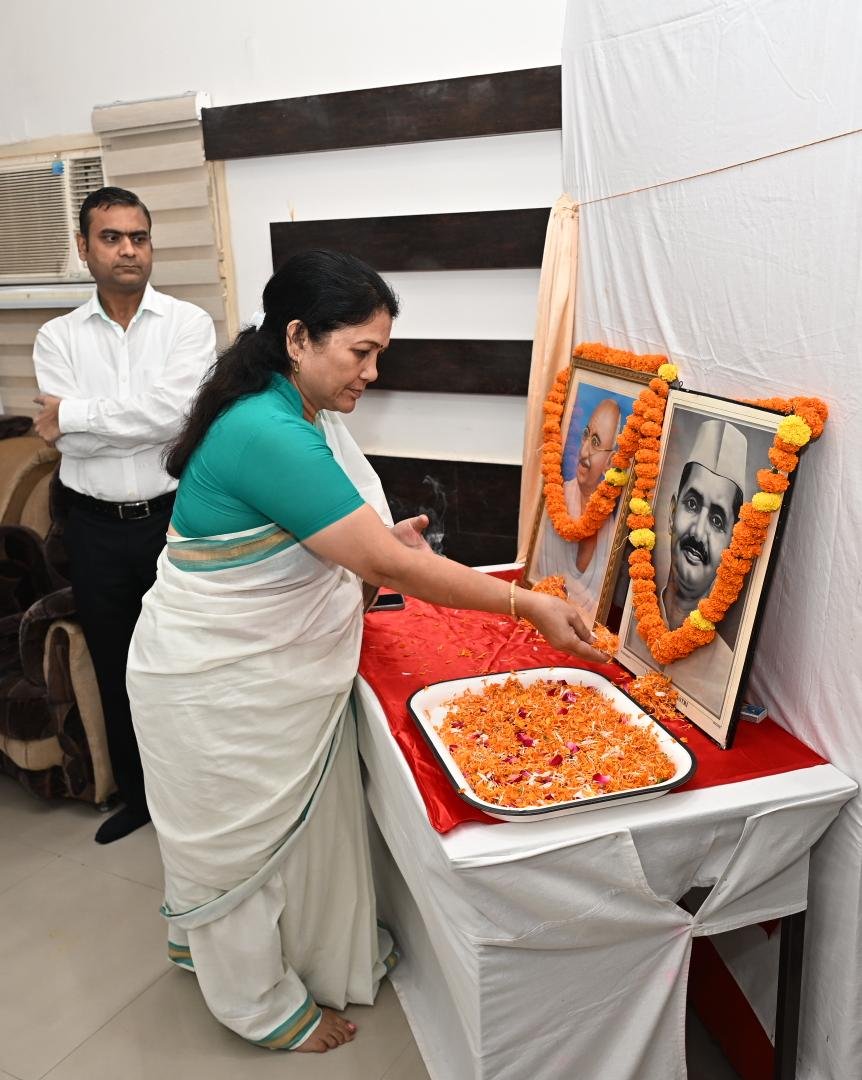 1790931881 581 राष्ट्रपिता महात्मा गांधी तथा देश के पूर्व प्रधान मंत्री स्व0