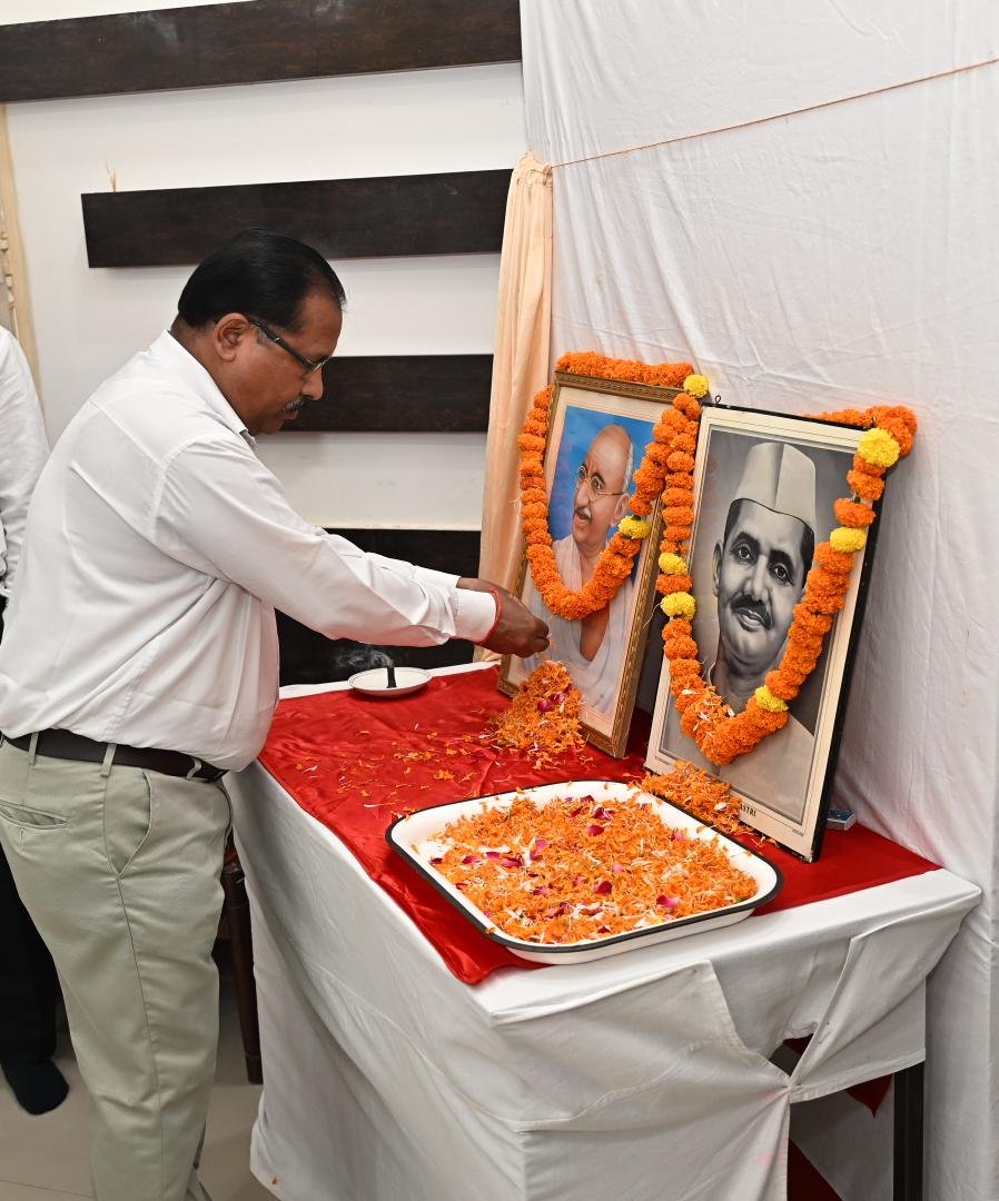 1790931881 651 राष्ट्रपिता महात्मा गांधी तथा देश के पूर्व प्रधान मंत्री स्व0