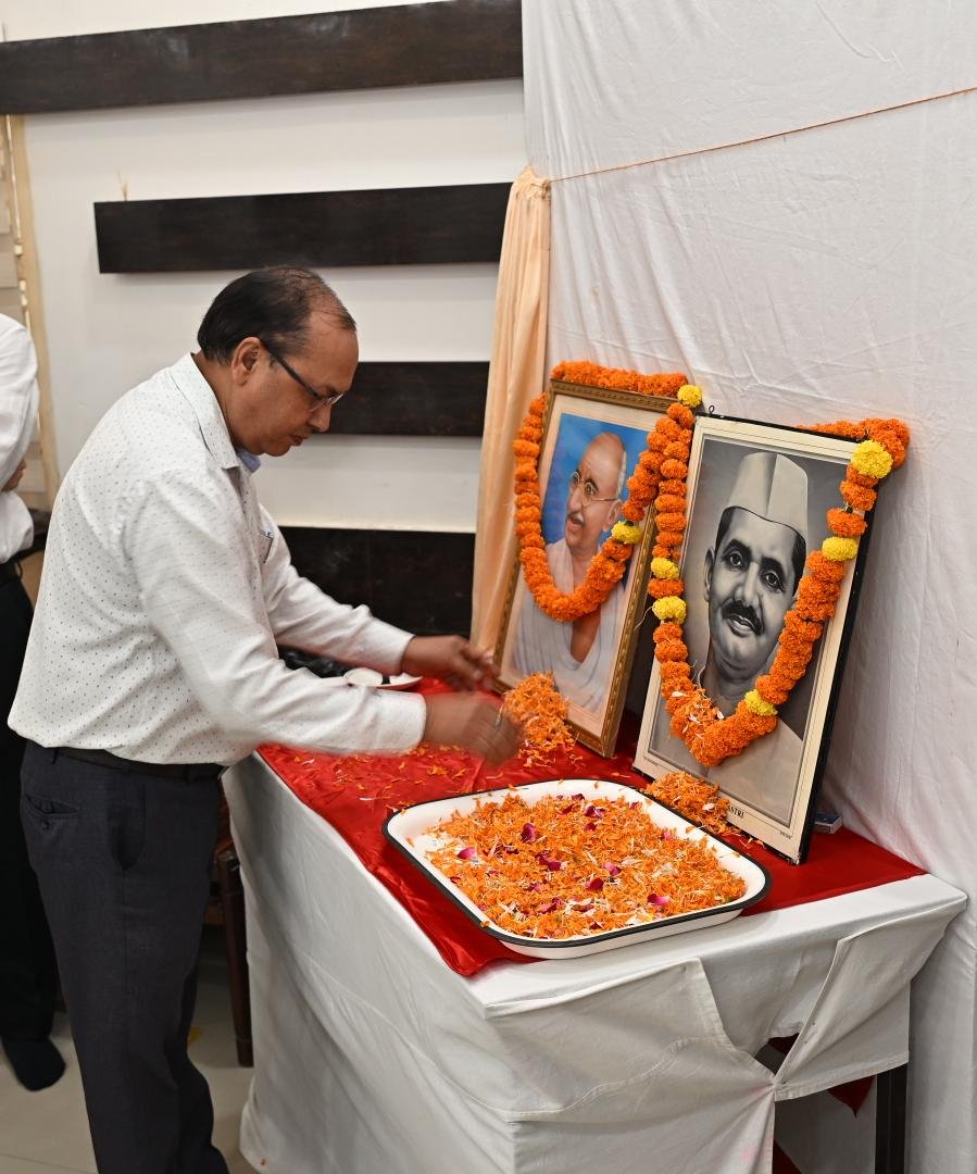 1790931881 873 राष्ट्रपिता महात्मा गांधी तथा देश के पूर्व प्रधान मंत्री स्व0