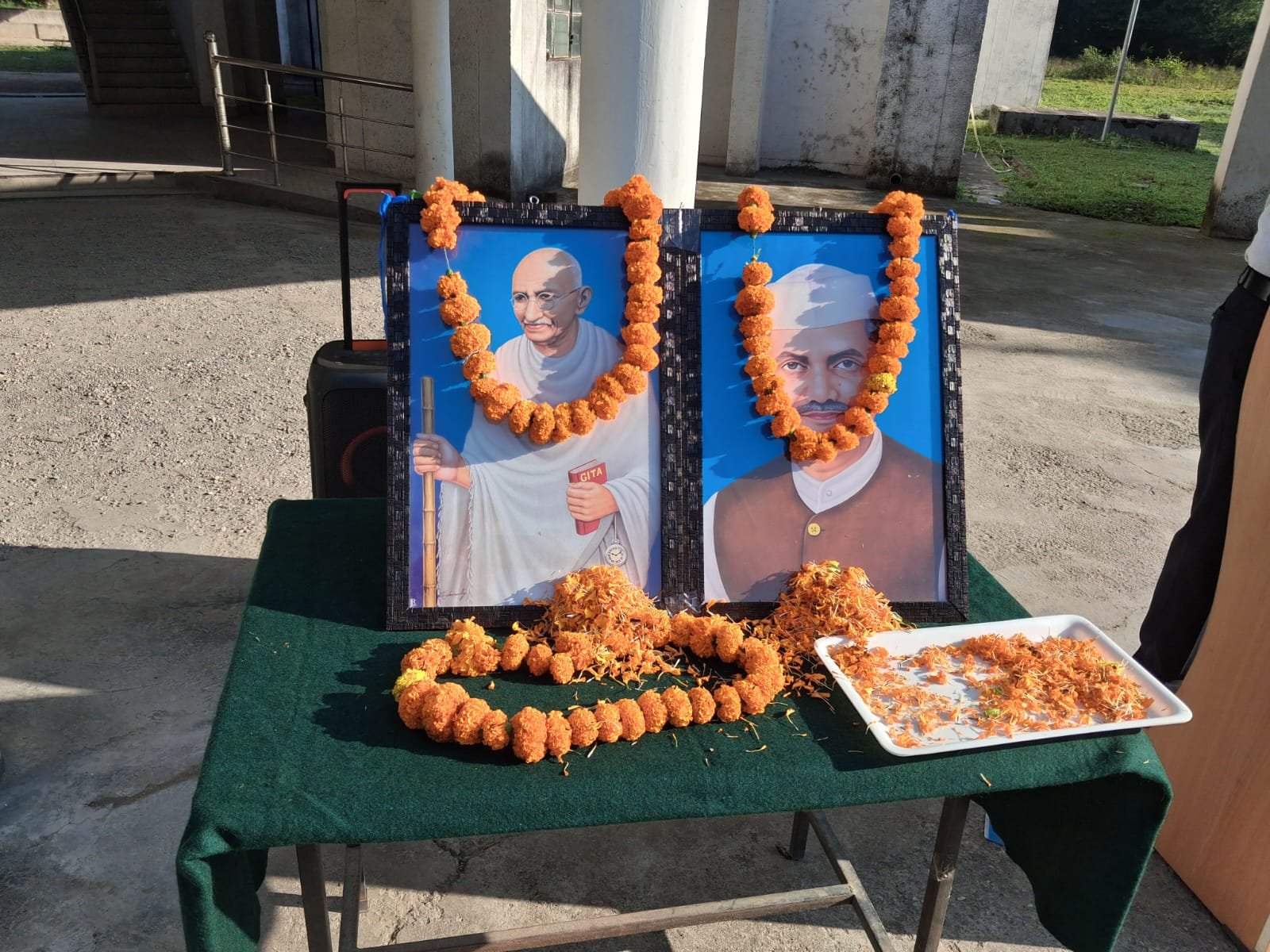 1790957628 18 राष्ट्रपिता महात्मा गांधी एवं पूर्व प्रधानमंत्री स्वर्गीय श्री लाल बहादुर