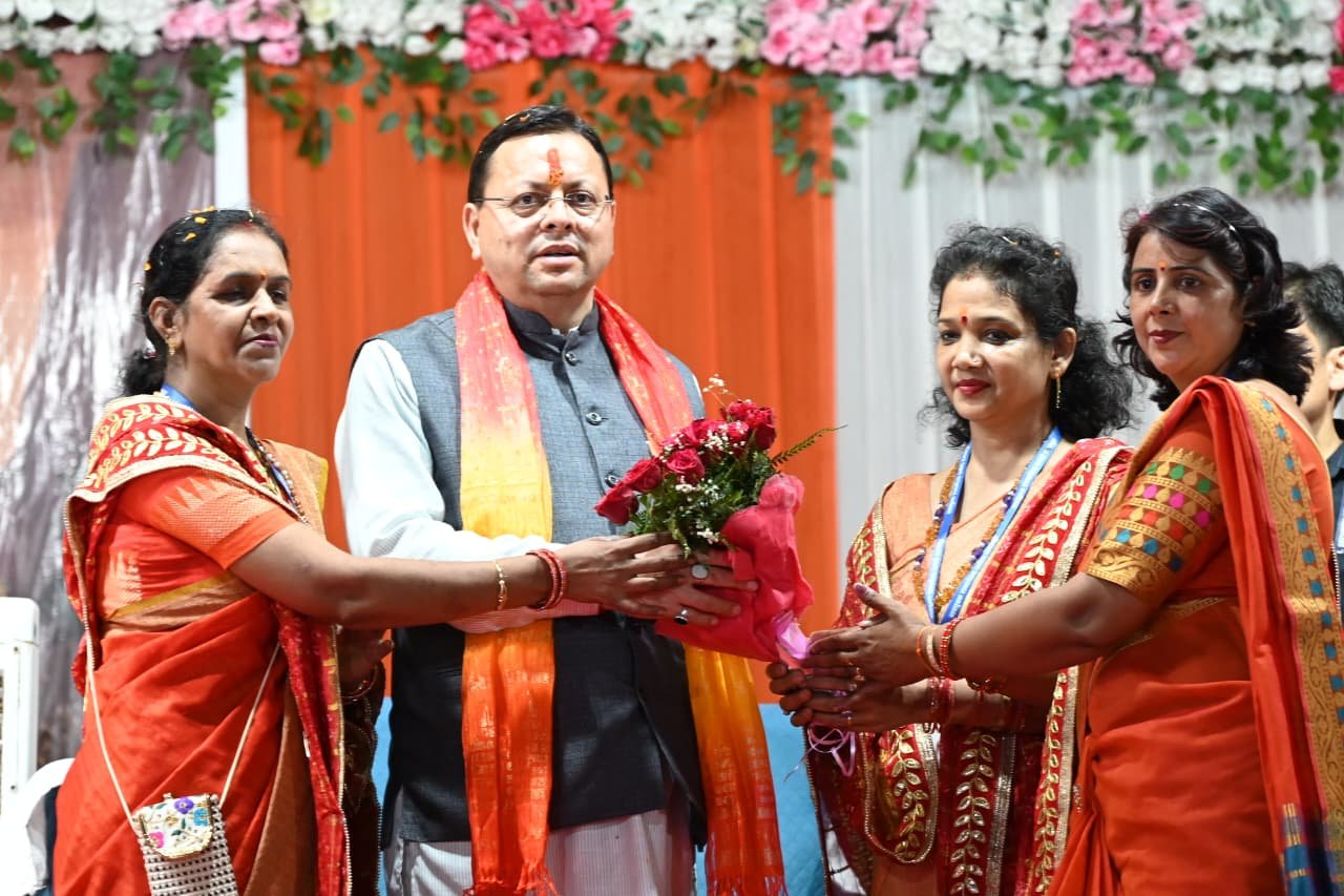 टनकपुर दशहरा महोत्सव में मुख्यमंत्री धामी ने किया प्रतिभाग, श्रीमद्भागवत कथा का किया श्रवण 11 1791051976 28 टनकपुर दशहरा महोत्सव में मुख्यमंत्री धामी ने किया प्रतिभाग श्रीमद्भागवत