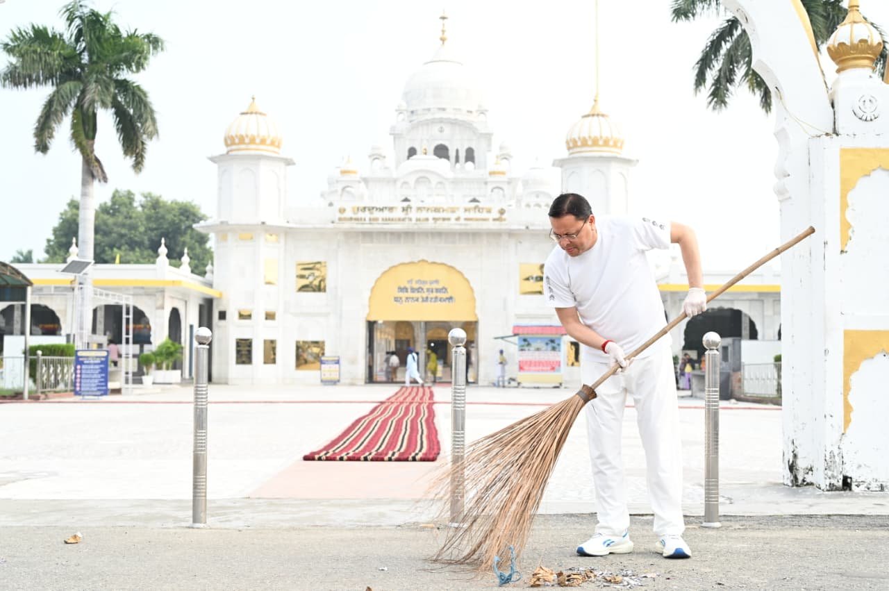 1791227745 27 सेवा संकल्प अभियान के तहत नानकमता पहुंचे मुख्यमंत्री धामी दिया