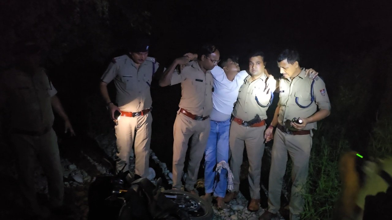 1791316062 807 कोतवाली नगर पुलिस एवं बदमाश के बीच औद्योगिक क्षेत्र में