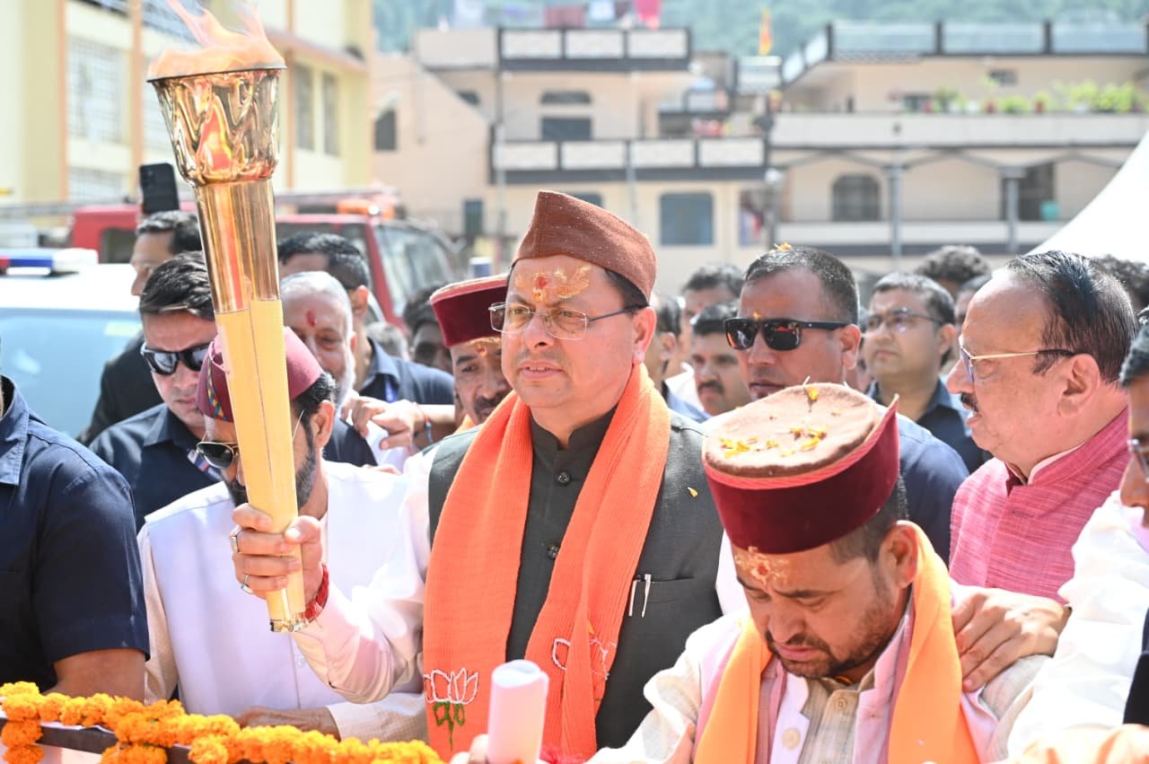 1791387394 801 मुख्यमंत्री ने उत्तरकाशी में सेवा ज्योति कलश यात्रा एवं सेवा