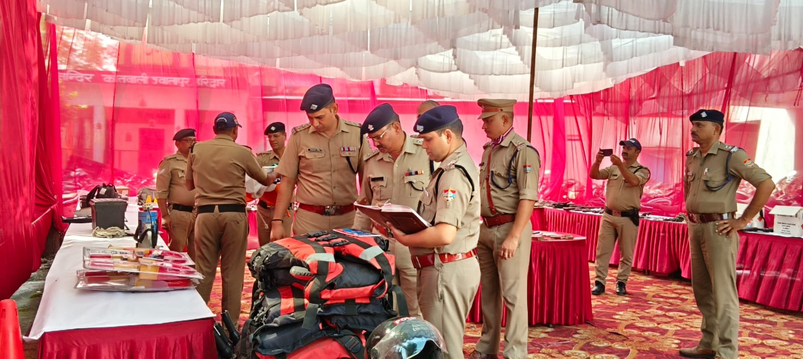 1791562110 133 पूर्व निर्धारित समयानुसार कोतावाली ज्वालापुर पहुंचे एसपी सिटी दीपक सिंह