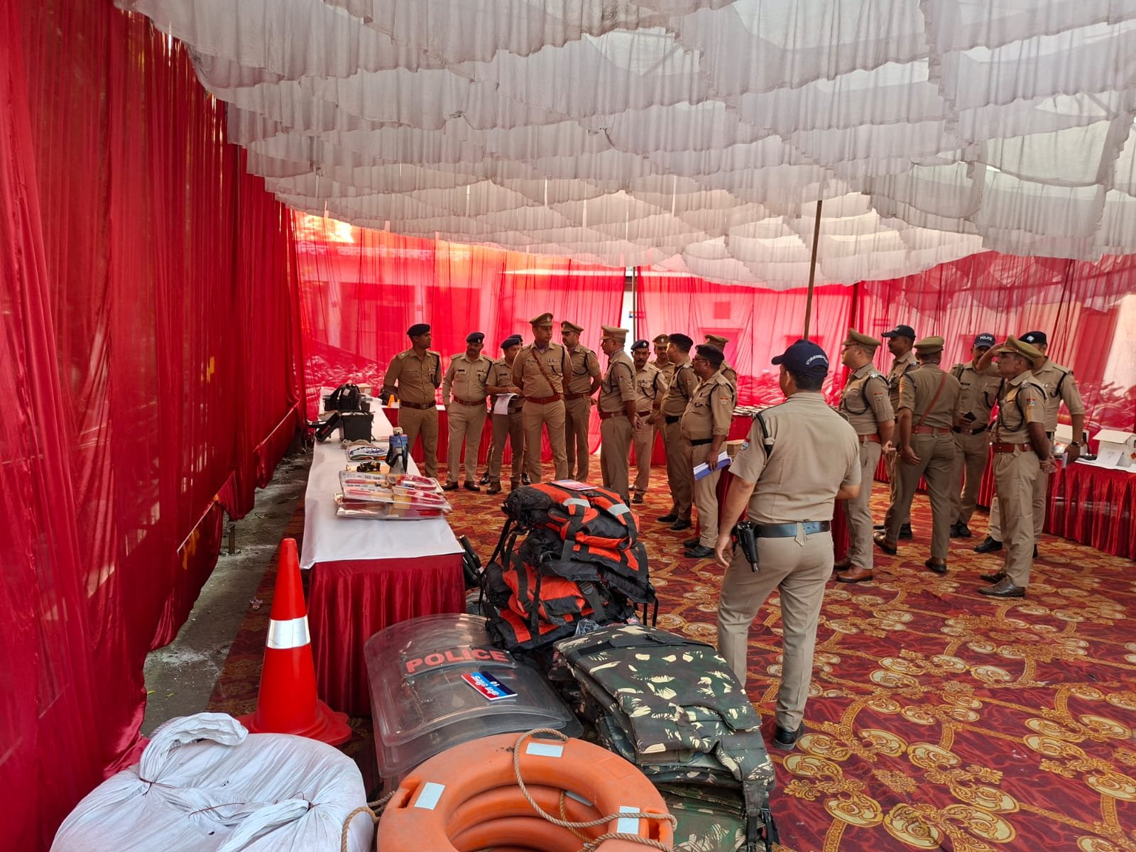 1791562110 825 पूर्व निर्धारित समयानुसार कोतावाली ज्वालापुर पहुंचे एसपी सिटी दीपक सिंह