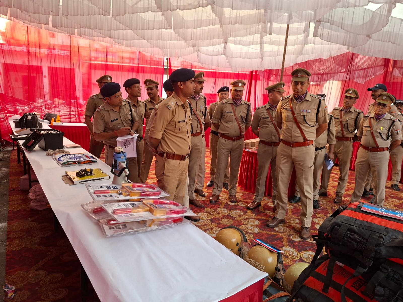 1791562110 933 पूर्व निर्धारित समयानुसार कोतावाली ज्वालापुर पहुंचे एसपी सिटी दीपक सिंह