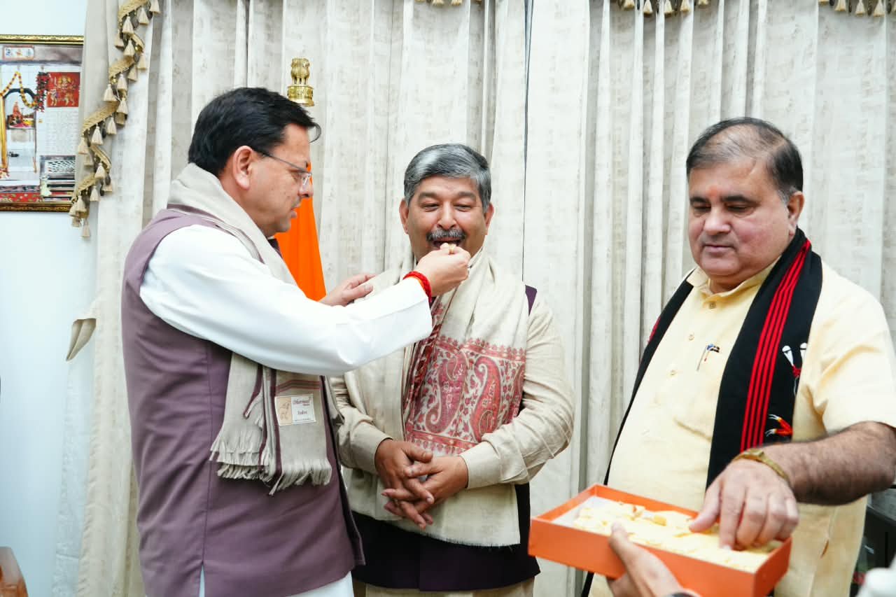 1791571717 834 मुख्यमंत्री धामी ने नवनिर्वाचित राज्यसभा सांसद दिनेश आर्य को दी
