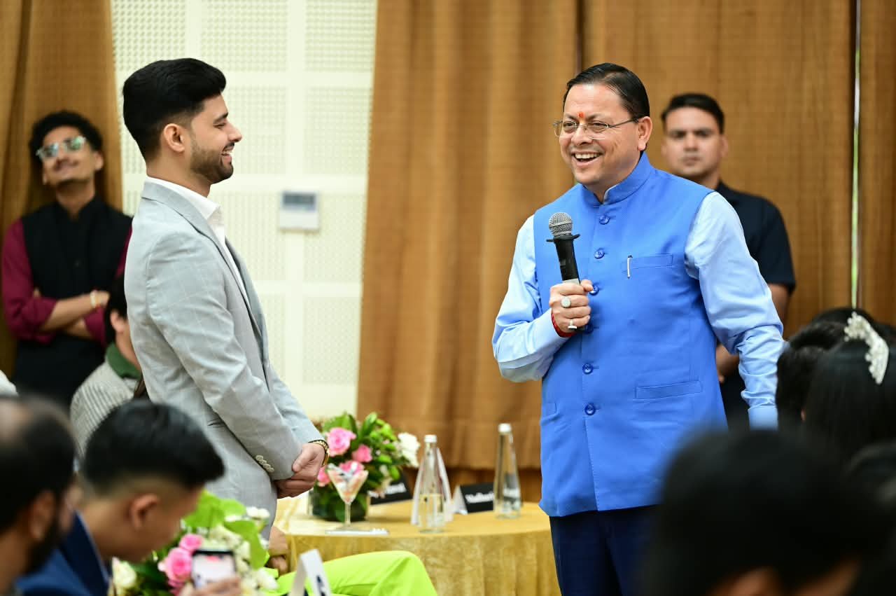 1791643199 138 मुख्यमंत्री धामी ने सोशल मीडिया कंटेंट क्रिएटर्स से किया संवाद