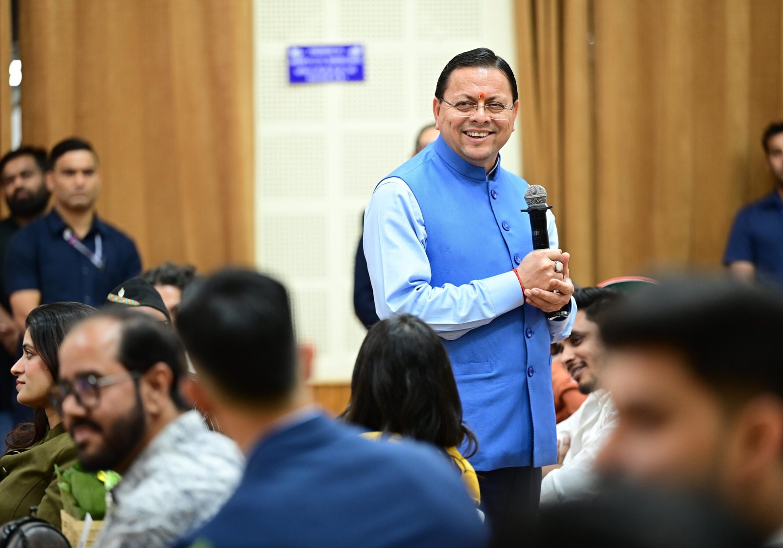 1791643199 209 मुख्यमंत्री धामी ने सोशल मीडिया कंटेंट क्रिएटर्स से किया संवाद