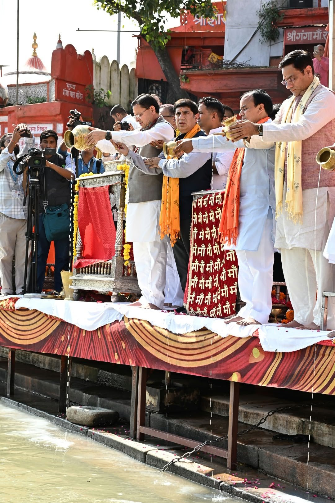 1791802505 836 प्रधानमंत्री श्री नरेन्द्र मोदी के सार्वजनिक सेवा के 25 वर्ष