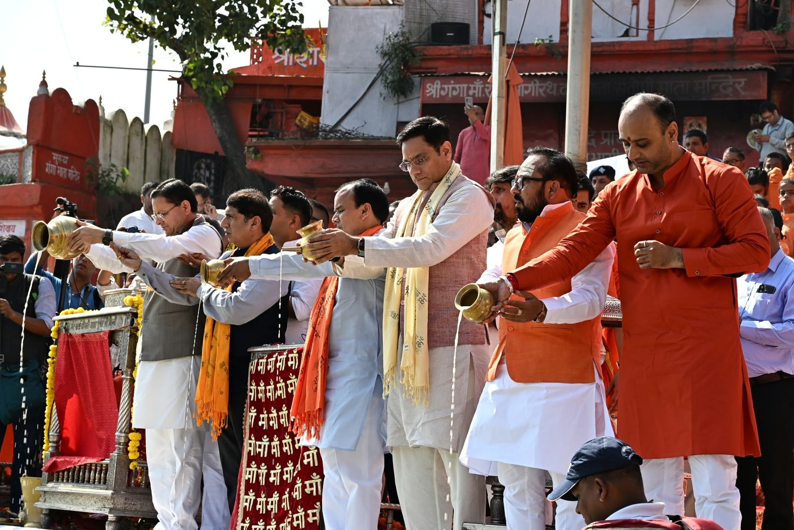 1791802505 978 प्रधानमंत्री श्री नरेन्द्र मोदी के सार्वजनिक सेवा के 25 वर्ष