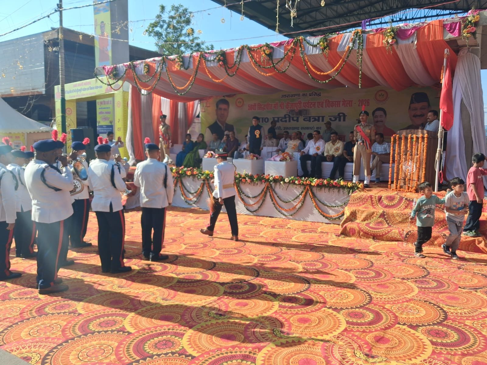 1791819527 837 कुंजापुरी मेले में खेल प्रतियोगिताओं का शुभारंभ वॉलीबॉल के मुकाबले