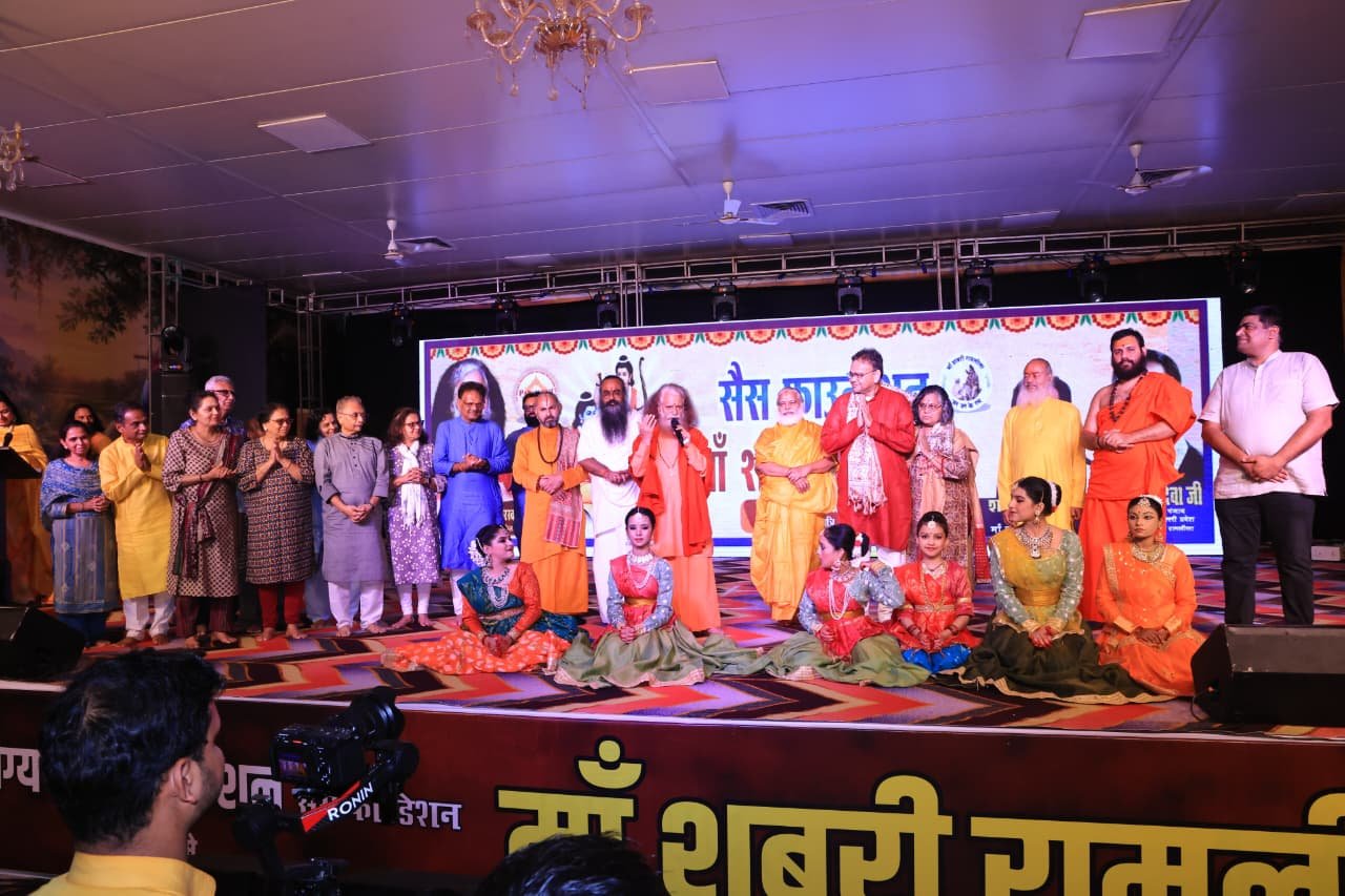 1791889980 6 जनजातीय और आदिवासी कलाकारों को प्राप्त हुआ पूज्य संतों का