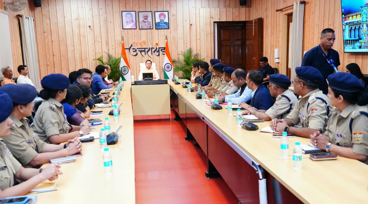 मुख्यमंत्री धामी ने मुख्यमंत्री आवास में देर रात तक जिलाधिकारियों और एसएसपी के साथ ली चार घंटे से अधिक मेराथन बैठक 6 1791908330 214 मुख्यमंत्री धामी ने मुख्यमंत्री आवास में देर रात तक जिलाधिकारियों